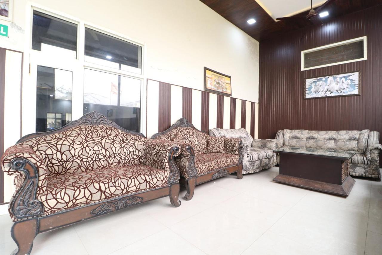 Oyo 28338 New Life Hotel Banur Kültér fotó